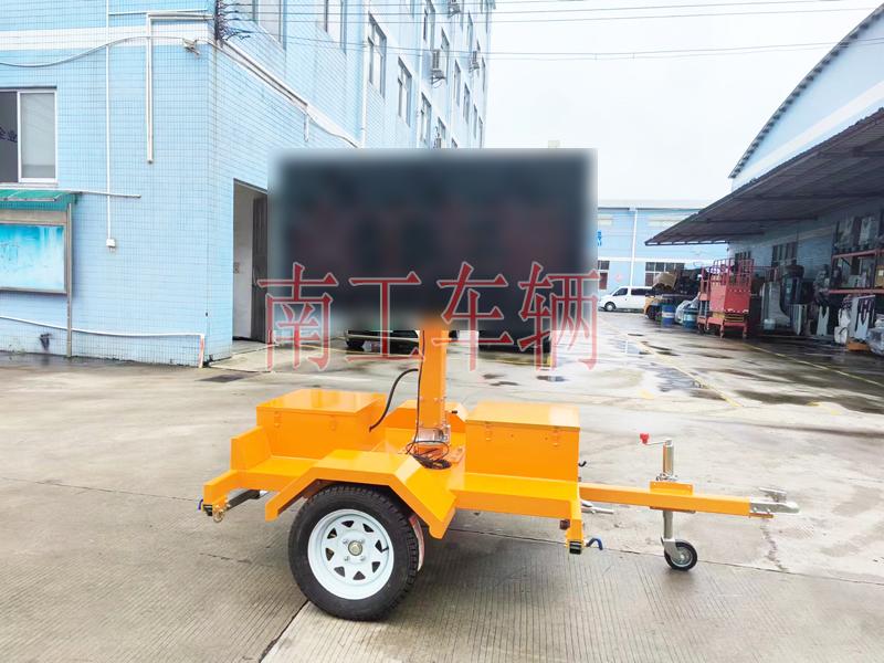 0.5噸輕型LED廣告拖車 交通指示燈工具拖車 帶太陽能板