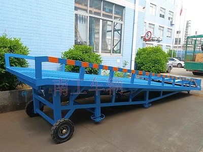 1672640325611885.jpg 10噸分體移動(dòng)式登車(chē)橋2I.jpg