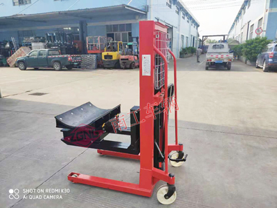 1672974049732273.jpg 1噸手動(dòng)卷筒紙工具車3I.jpg