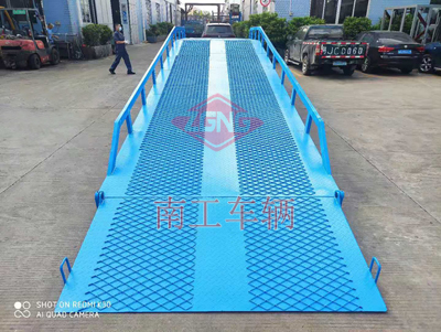 1673062181101837.jpg 10移動(dòng)式登車橋I.jpg