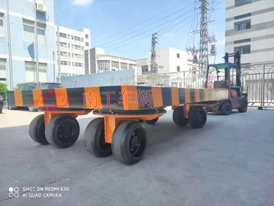 20噸重型平板拖車帶4個(gè)轉(zhuǎn)盤3I.jpg