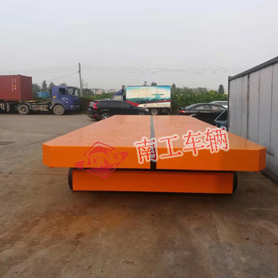 1676081010377564.jpg 120噸載重王平板拖車(chē)2I.jpg