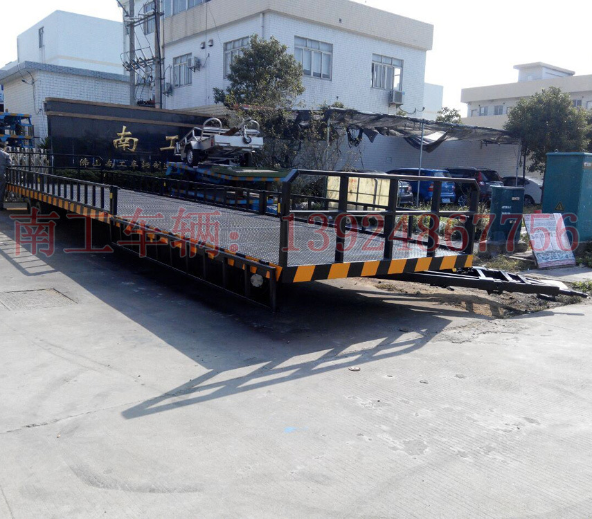 13米平板拖車 液壓剎車護(hù)欄平板拖車7.jpg