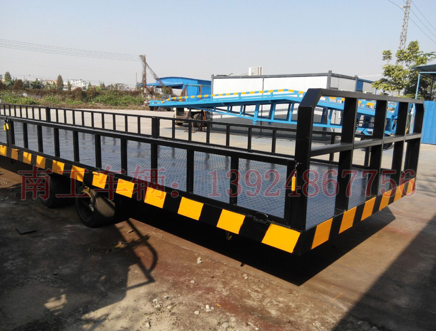 13米平板拖車 液壓剎車護(hù)欄平板拖車8.jpg