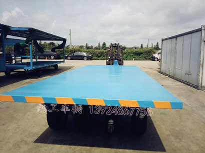 1677034940399911.jpg 7噸沙地充氣胎平板拖車(chē)2I.jpg