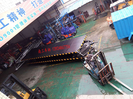 1677478460636683.jpg 10噸8米平板拖車(chē)2 I.jpg