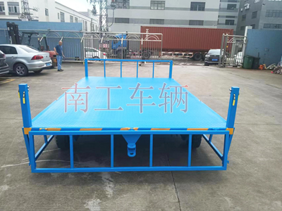 1688371457401707.jpg 5噸護(hù)欄牽引平板拖車(chē)2I.jpg