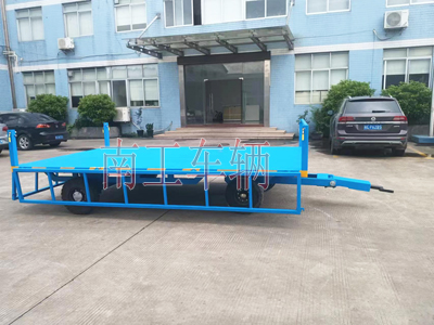 1688371494766757.jpg 5噸護(hù)欄牽引平板拖車(chē)5I.jpg