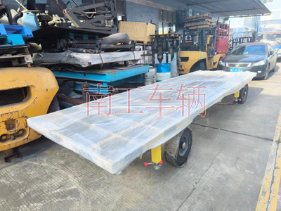 1721792840919242.jpg 4噸骨架式平板拖車(chē)5I.jpg