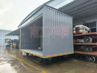 1726297979398803.jpg 10噸箱式平板拖車兩側(cè)帶卷簾門1I.jpg