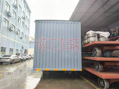 1726298016294076.jpg 10噸箱式平板拖車兩側(cè)帶卷簾門4I.jpg