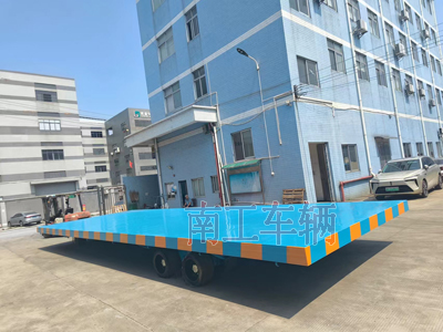1730096751800870.jpg 40噸4米寬重型平板拖車 藍(lán)色2I.jpg