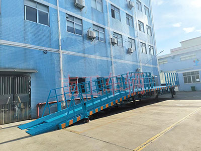 13噸重型移動(dòng)式登車橋 護(hù)欄加高3I.jpg