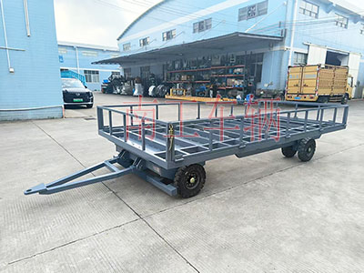 4噸骨架式平板拖車 帶下翻護(hù)欄工具拖車3I.jpg