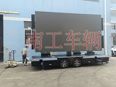 15平方大型戶外LED廣告拖車 四音響4I.jpg