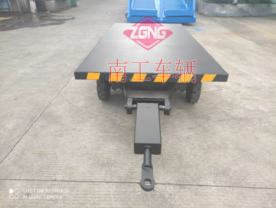 2噸移動(dòng)牽引平板拖車I.jpg