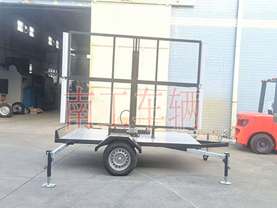 1769066556134850.jpg 0.6噸簡(jiǎn)易款LED廣告拖車 帶四音響1I.jpg