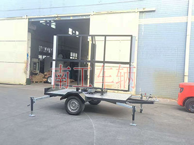 1769066566705024.jpg 0.6噸簡(jiǎn)易款LED廣告拖車 帶四音響2I.jpg