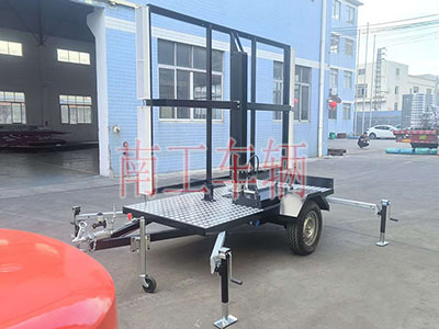 1769066573590000.jpg 0.6噸簡(jiǎn)易款LED廣告拖車 帶四音響5I.jpg