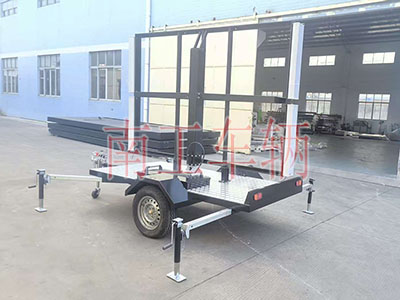 1769066579722424.jpg 0.6噸簡(jiǎn)易款LED廣告拖車I.jpg