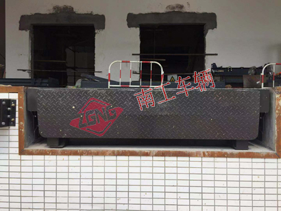 1769072573287223.jpg 10噸固定式登車(chē)橋2I.jpg