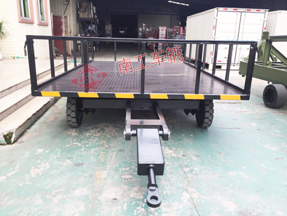 6噸護(hù)欄型平板拖車黑色5I.jpg