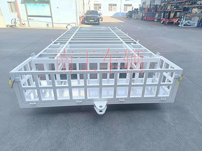 8噸骨架式牽引平板拖車(chē)帶小框白色1I.jpg