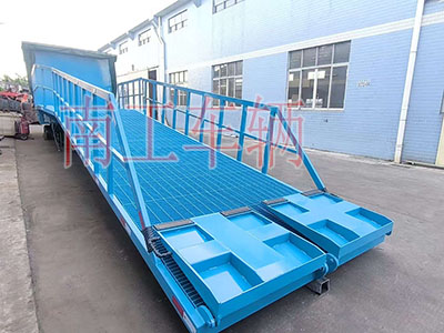 1775699267875262.jpg 10噸移動(dòng)式登車橋電動(dòng) 防爆款3I.jpg