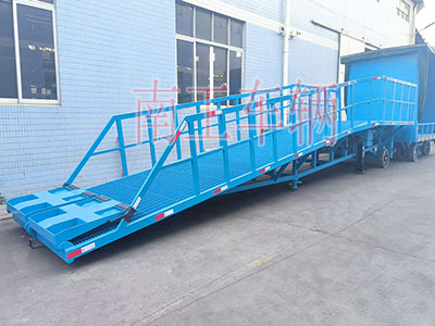 1775699328986878.jpg 10噸移動(dòng)式登車橋電動(dòng) 防爆款I(lǐng).jpg